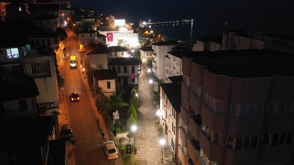 MENEKŞE SOKAK IŞIL IŞIL OLDU